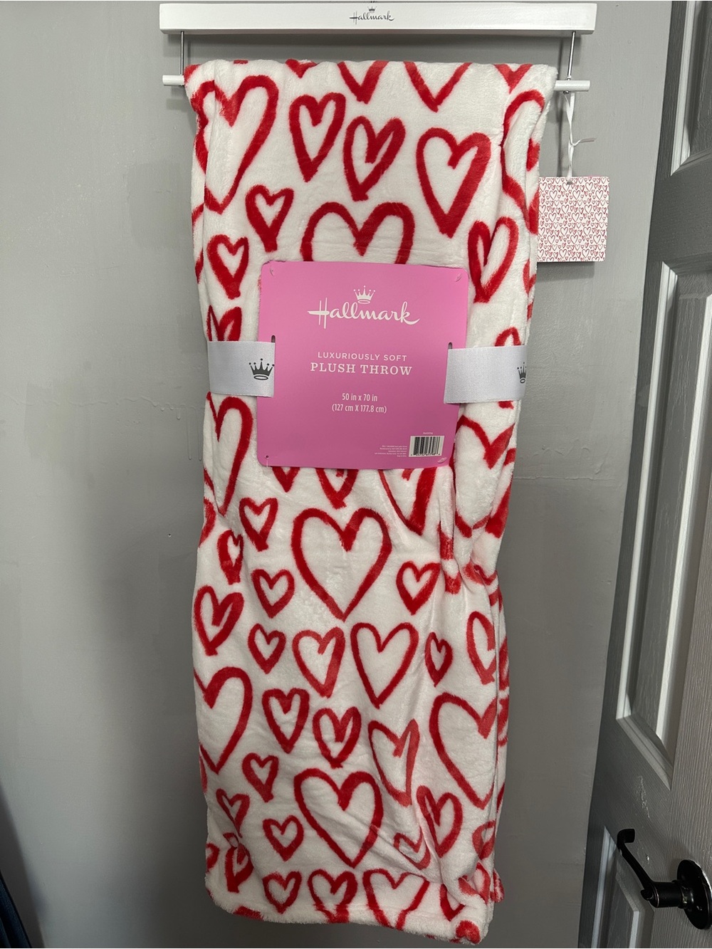 Hallmark White and Red Heart Pattern Plush Throw Heartstring